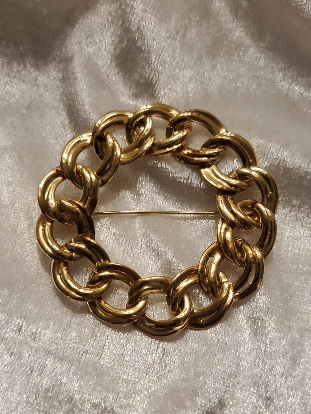 Vintage MONET signed Gold Tone Double Chain Link Wreath Circle Brooch Pin
